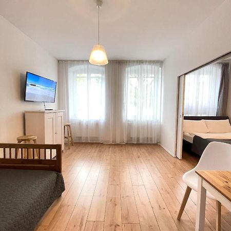 Ferienwohnung im Stadtzentrum von Bernau - Schöne Ferienwohnung mit 1 1/2 Zimmern, Bad, Spülmaschine, Waschmaschine, komplette Küche, WLAN Bernau bei Berlin Exterior foto