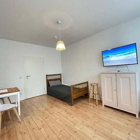 Ferienwohnung im Stadtzentrum von Bernau - Schöne Ferienwohnung mit 1 1/2 Zimmern, Bad, Spülmaschine, Waschmaschine, komplette Küche, WLAN Bernau bei Berlin Exterior foto