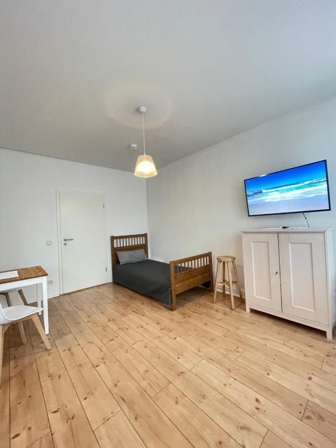 Ferienwohnung im Stadtzentrum von Bernau - Schöne Ferienwohnung mit 1 1/2 Zimmern, Bad, Spülmaschine, Waschmaschine, komplette Küche, WLAN Bernau bei Berlin Exterior foto